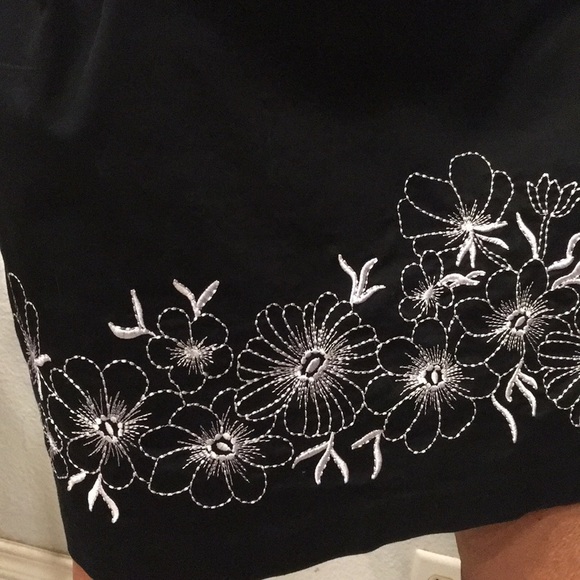 Dress - Picture 4 of 4